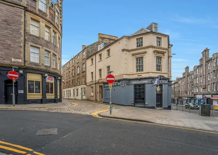 Stylish Central Edinburgh Abode